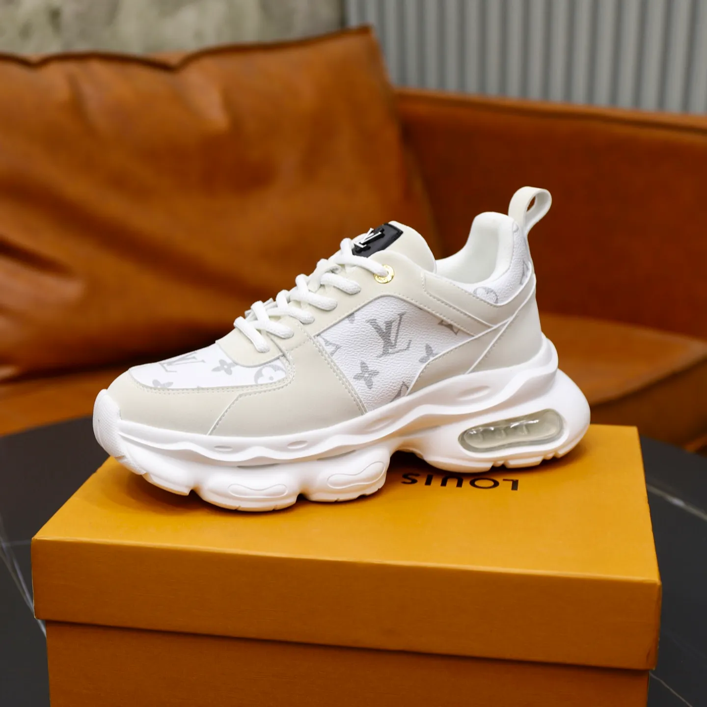 Ex-factory price: 462💰🙅‍♂️🙅‍♂️🙅‍♂️ Brand: Louis Vuitton Standard code: 38-44 (45 customized) Grade: Same as the official website Material: Original cowhide splicing fabric Comfortable and breathable lining Lightweight, soft and wear-resistant outsole Style category: Men's fashionable casual shoes Running sneakers Distinguished luxury brand elements Top luxury Color: actual picture color
